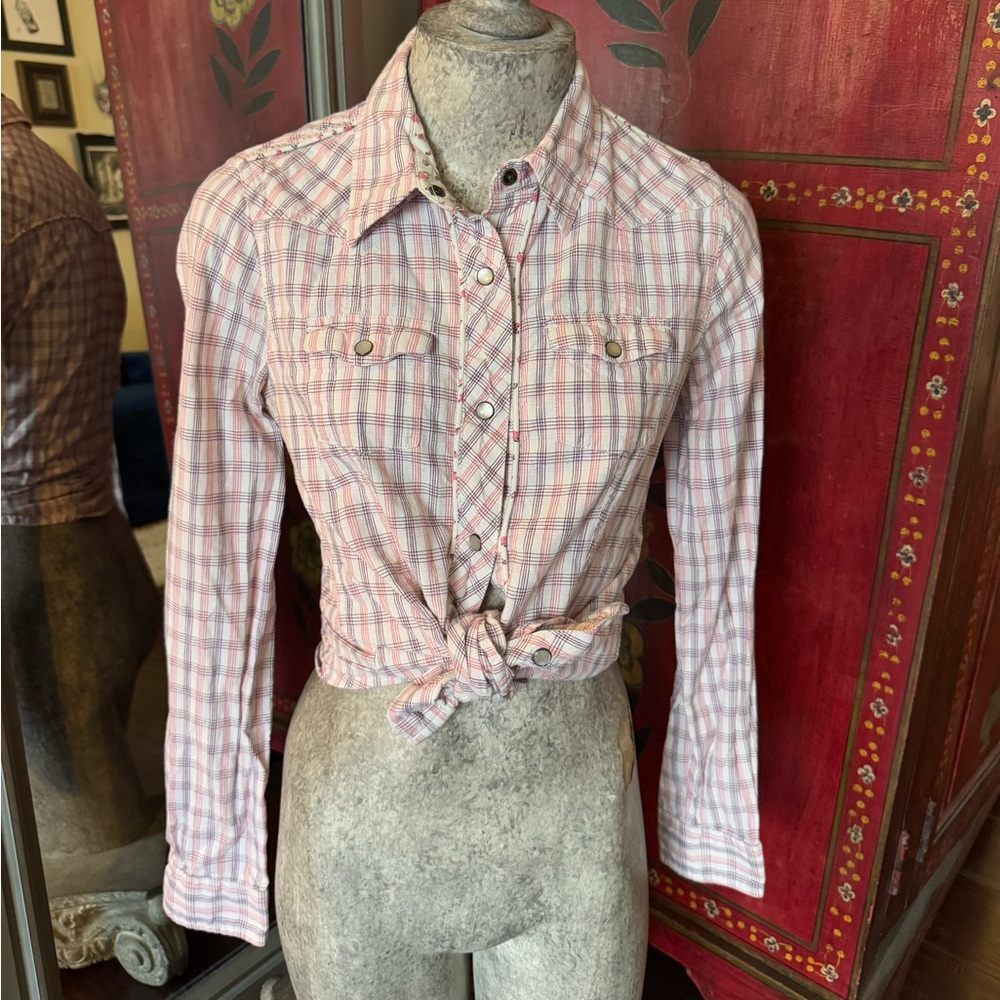CUTE Carhartt Pearl snap rose trim button up